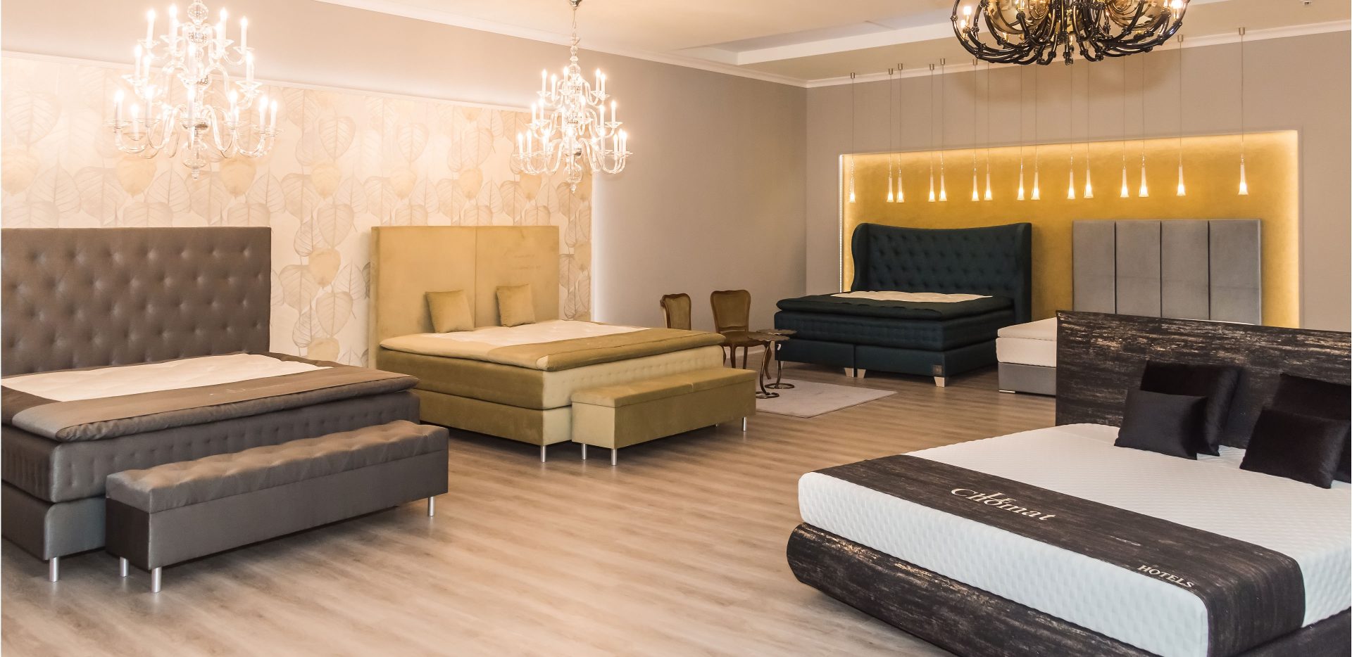 We will be delighted
to see you at our showroom.